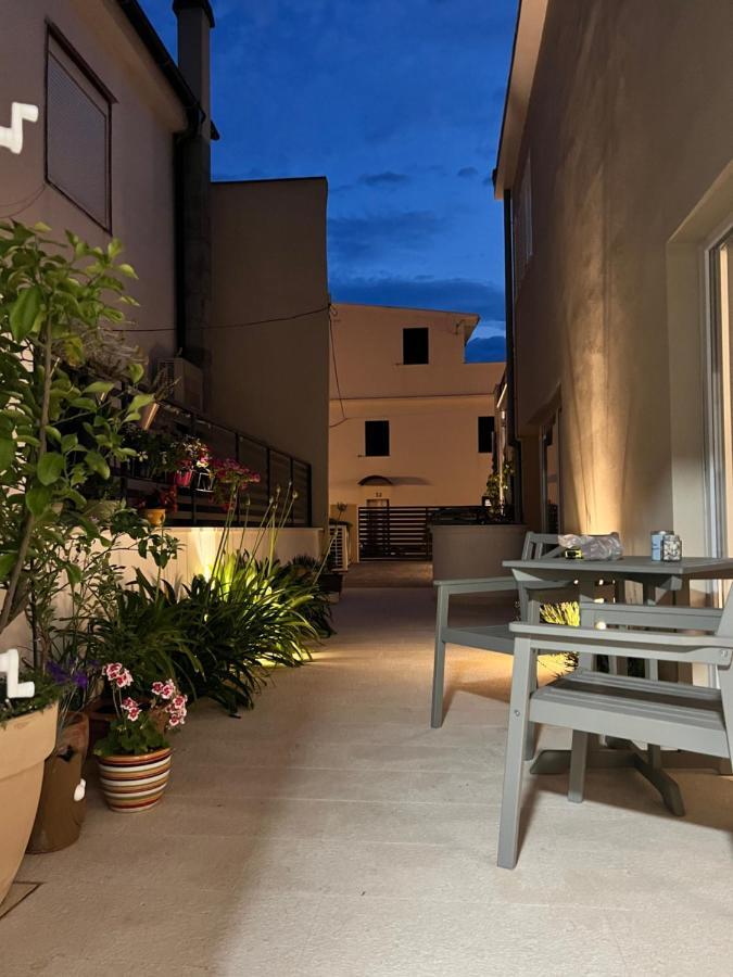 Apartman Festini Pag باغ المظهر الخارجي الصورة